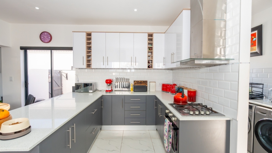 4 Bedroom Property for Sale in Shelley Point Western Cape